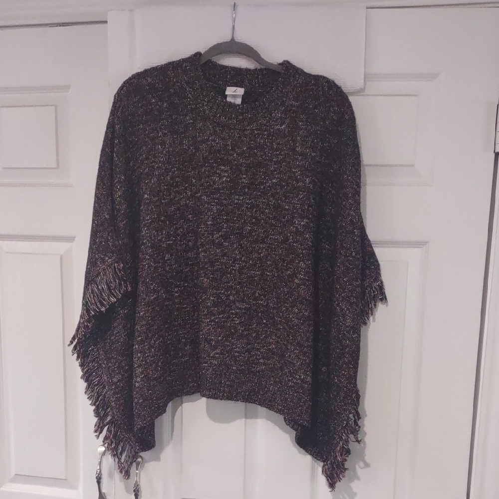 cabi #4628 Merry Pancho Sweater Size M/L NWT Never Worn Slit Sides Fringe Pretty